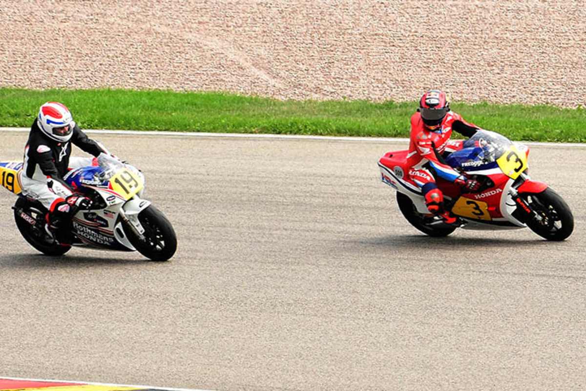 Stefan Bradl (Honda NS500) und Freddie Spencer (Honda NSR250)