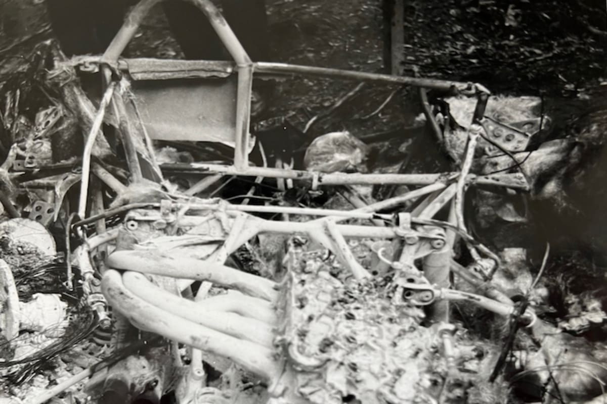 Knapp am Feuertod vorbei: Der Rest des Bitter-Abarth 2000 SP nach dem Mega-Crash 1969 am Ring 