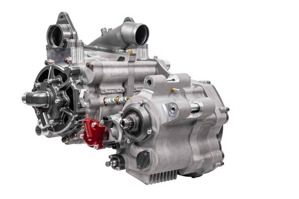 Der Antrieb: Zweischeiben-Wankelmotor, kombiniert mit einem Sechsgang-Kassettengetriebe