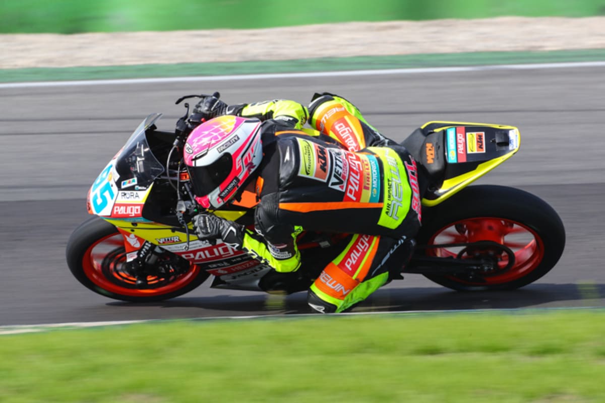 Scott Deroue auf der KTM RC 390 R