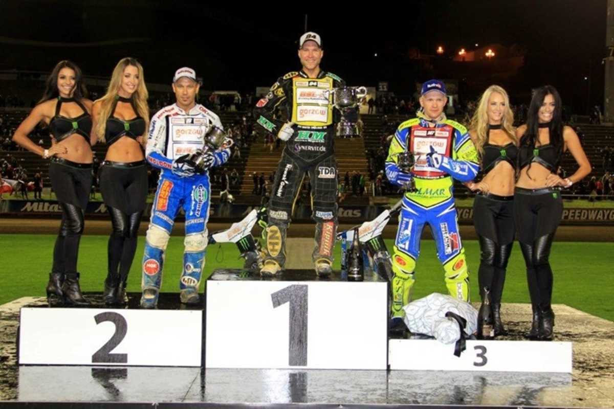 Die Top 3 in charmanter Begleitung - Martin Smolinski, Nicki Pedersen und Krzysztof Kasprzak
