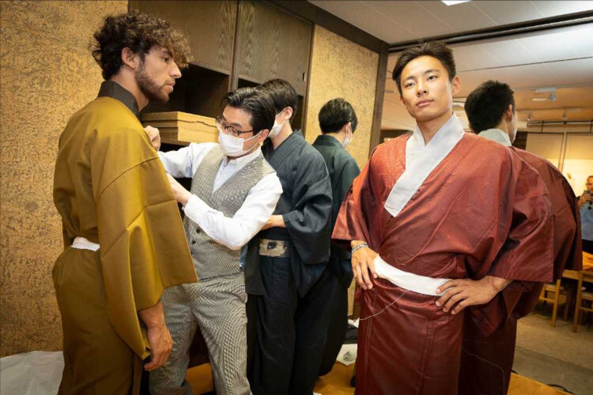 Enea Bastianini schaut noch skeptisch, Suzuki fühlt sich schon wohl