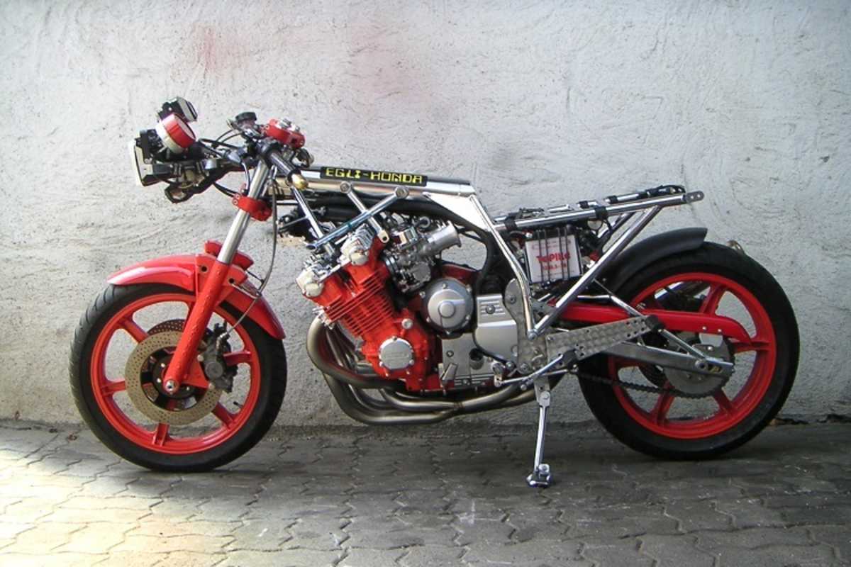 Verkaufsschlager: Egli-Zentralrohrrahmen für den Reihensechszylinder der Honda CBX