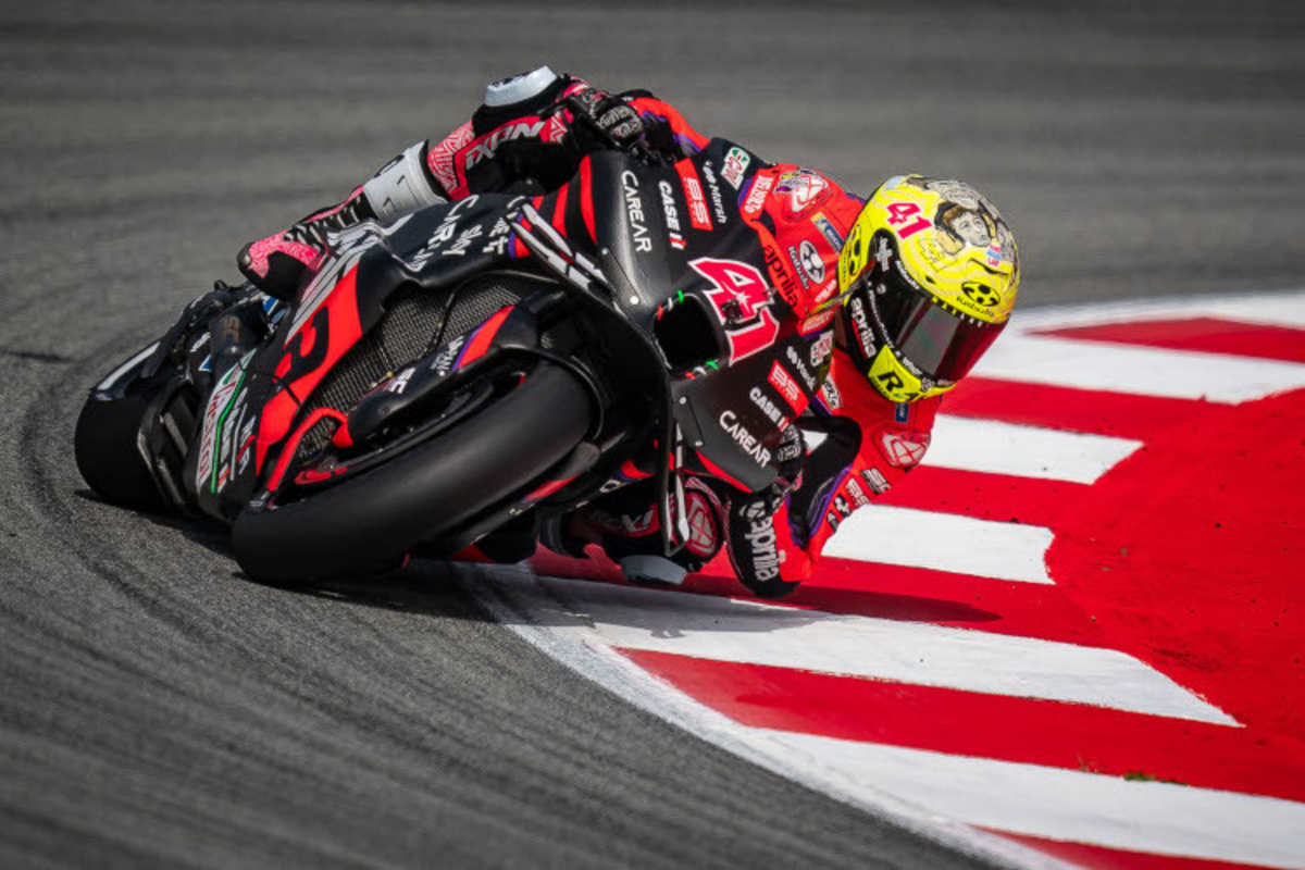 	Aleix Espargaró mit Spezial-Helm in Montmeló: «One more lap»