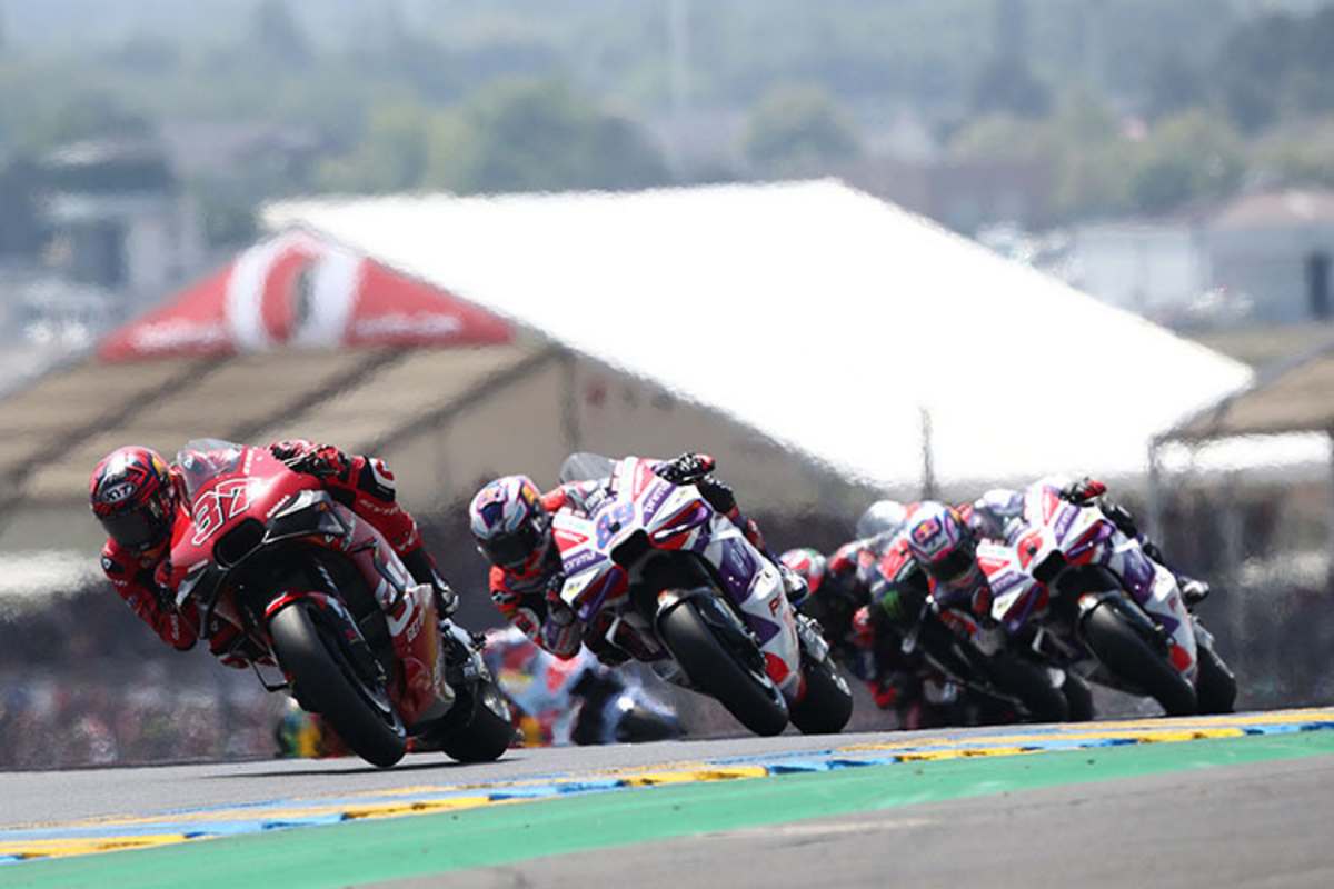Augusto Fernández (37) vor dem Pramac-Duo Martin (89) und Zarco (5)