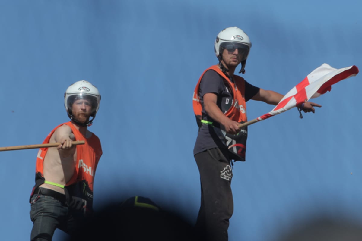 Die Rotkreuzfahne wurde an der Unfallstelle geschwenkt
