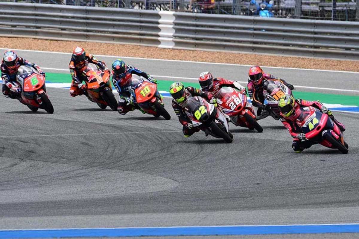 WM-Leader Izan Guevara (#28) betrieb mit Platz 5 Schadensbegrenzung