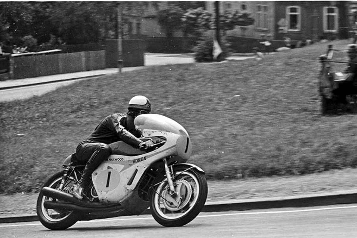 Die 500-ccm-Honda war ein Sorgenkind: Mike Hailwood 1967