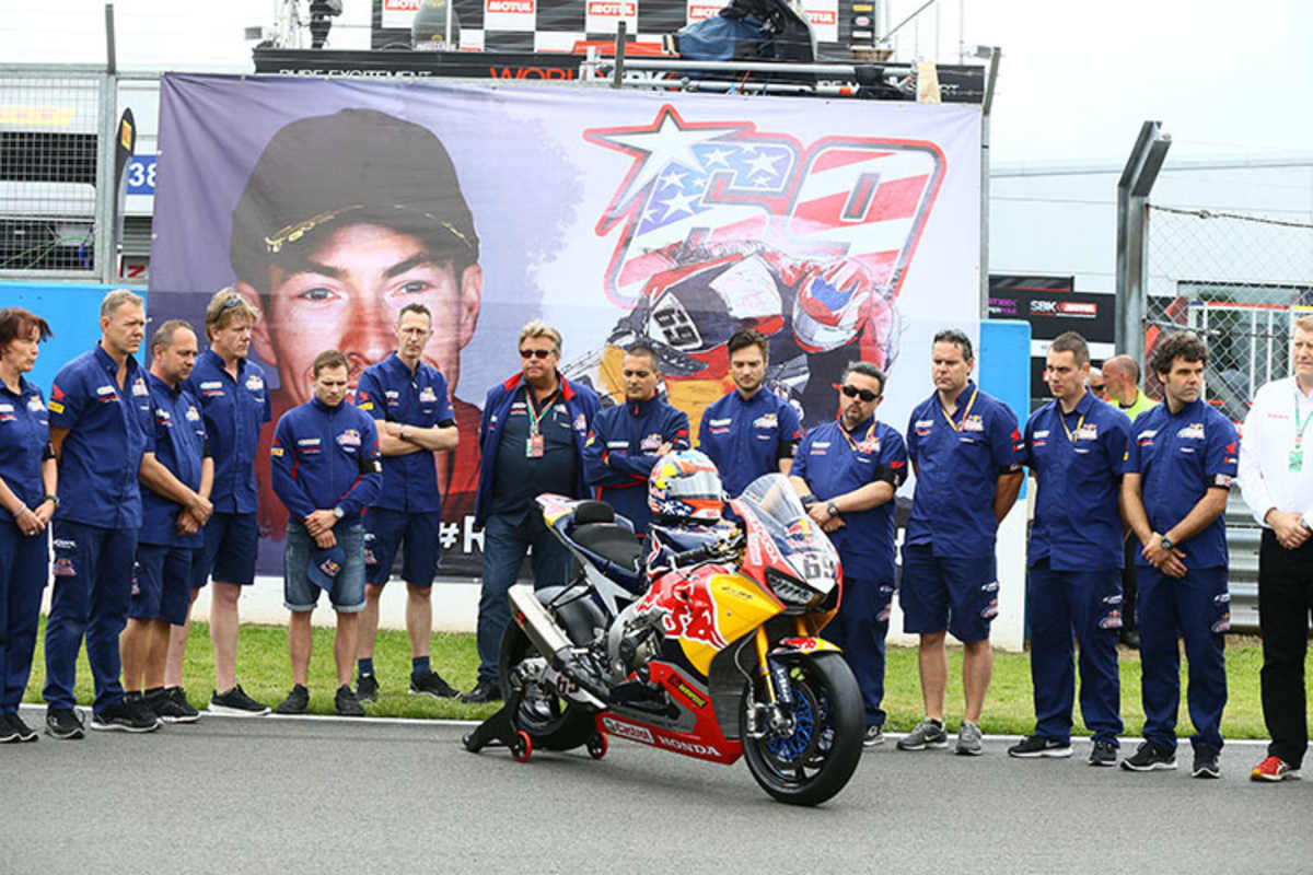 Das Honda-SBK-Werksteam Team 2017 in Donington: Nicky Tod war ein schwerer Verlust