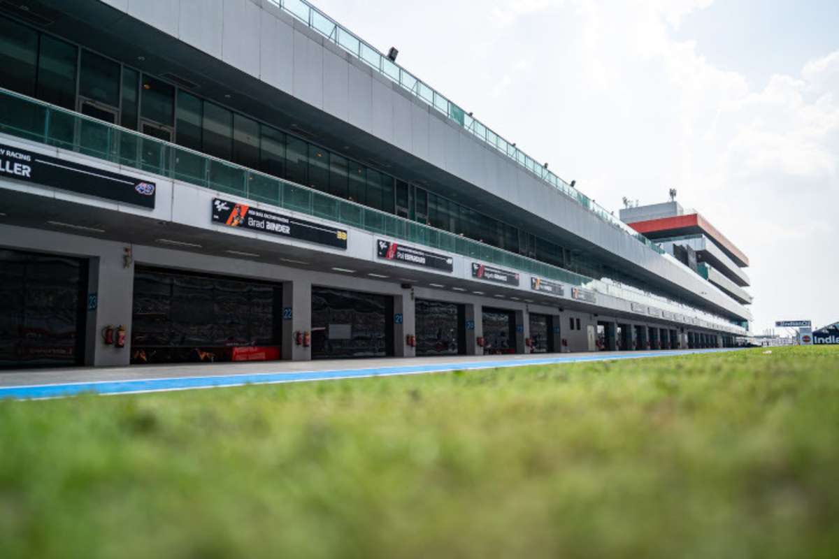 Erstmals bevölkern die MotoGP-Teams die Boxengasse des Buddh International Circuits