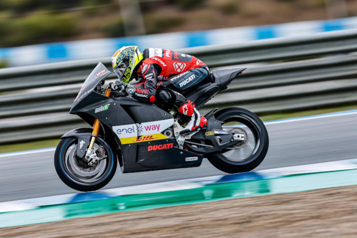 Tito Rabat testet die Beschleunigung der V21L