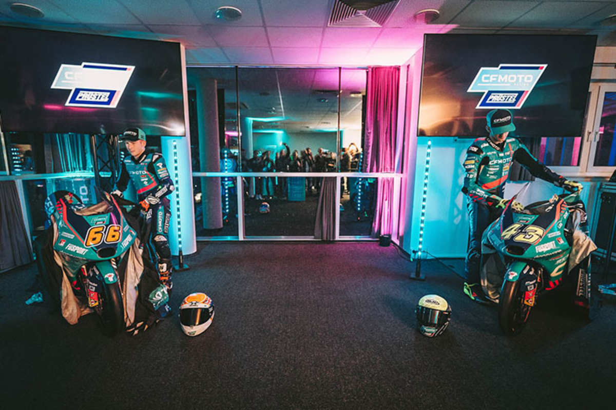 Kurz vor 11 Uhr wurden die Bikes enthüllt: Kelso (links) und Artigas