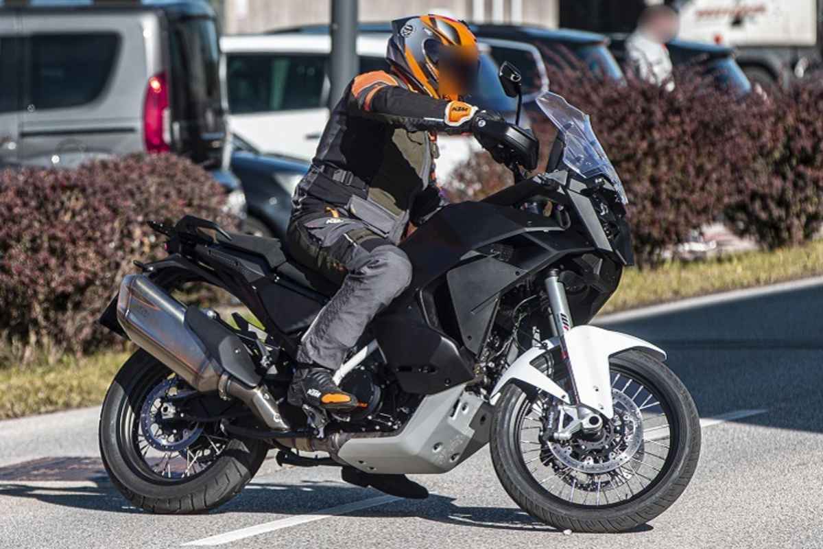 21er Vorderrad, Speichenräder, Radar, solider Motorschutz: KTM 1290T Super Enduro