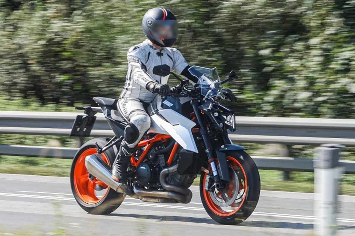 Mehr Volumen für den Vorschalldämpfer unter dem Motor soll Geräuschkulisse sozialverträglich reduzieren