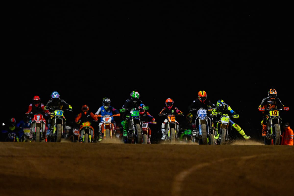 Das Ausscheidungsrennen «Americana» fand unter Flutlicht statt