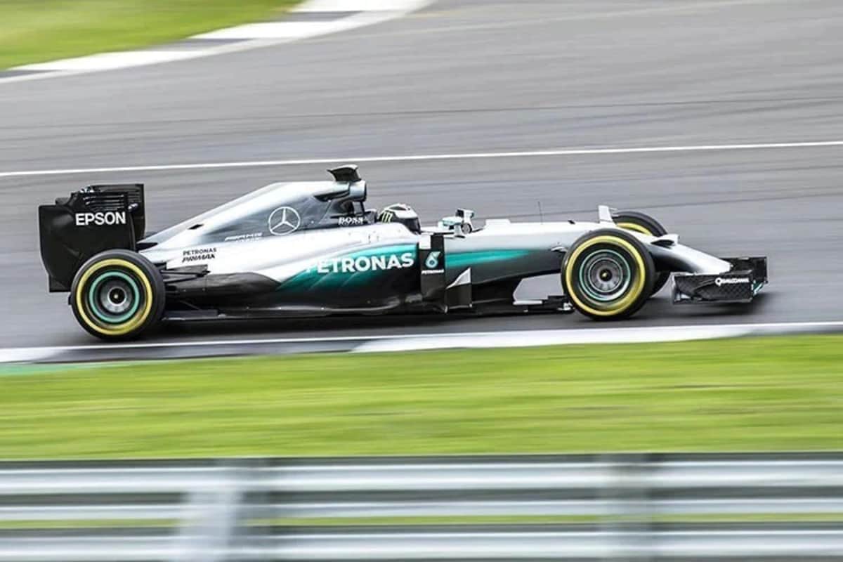 Jorge Lorenzo 2016 in Silverstone in einem Mercedes W05 von Lewis Hamilton
