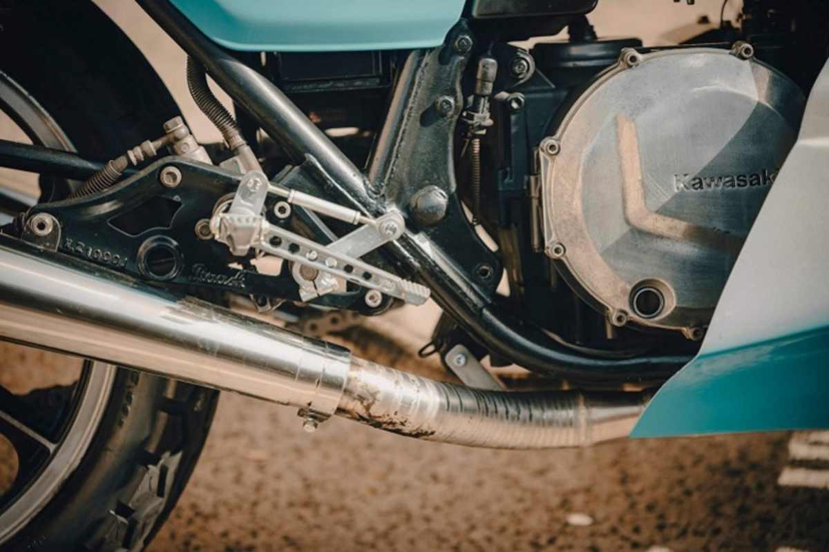 Zeitgenössisch: Zurückverlegte Fussrastenanlage des Marke Raask