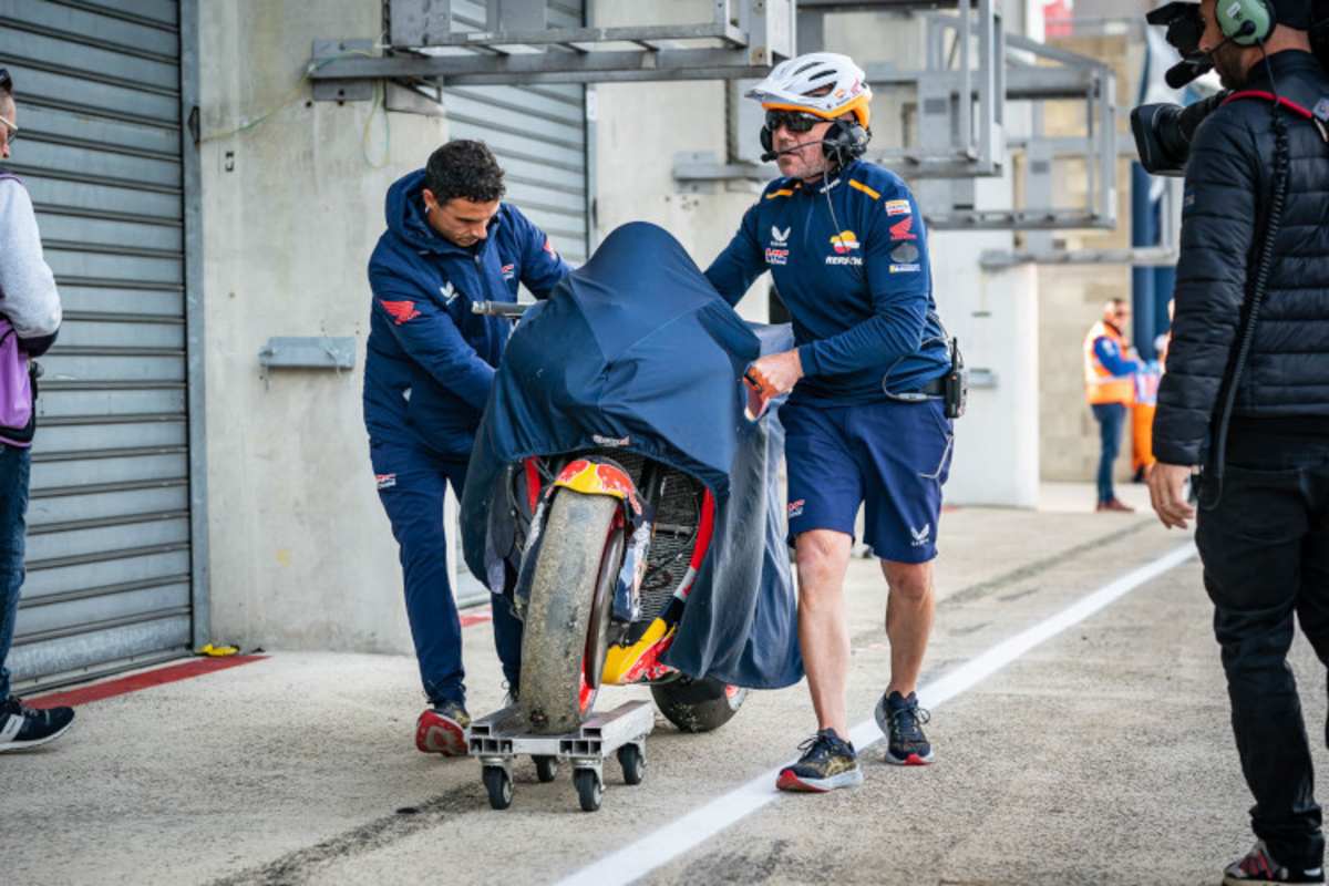 Marc Márquez' erstes Bike wurde nach dem Crash zurück an die Box geschoben