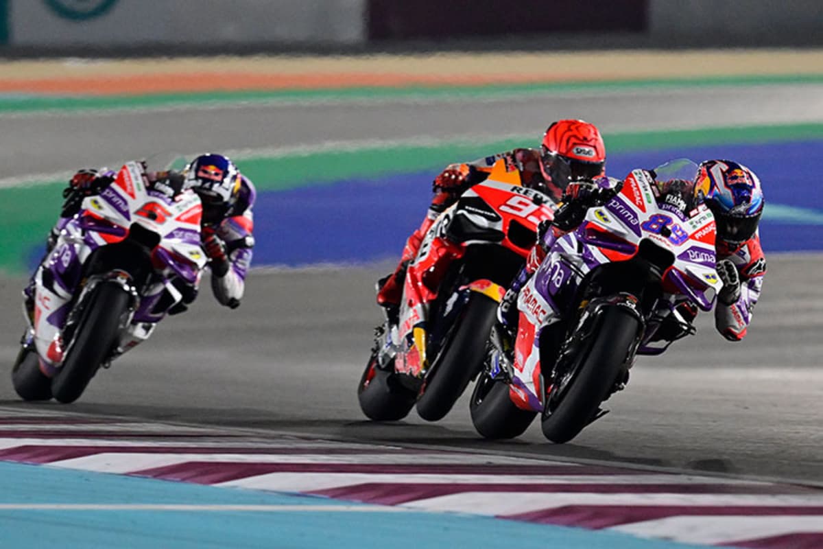 Jorge Martin (89) und Johann Zarco (5) nahmen Marc Márquez ins Sandwich