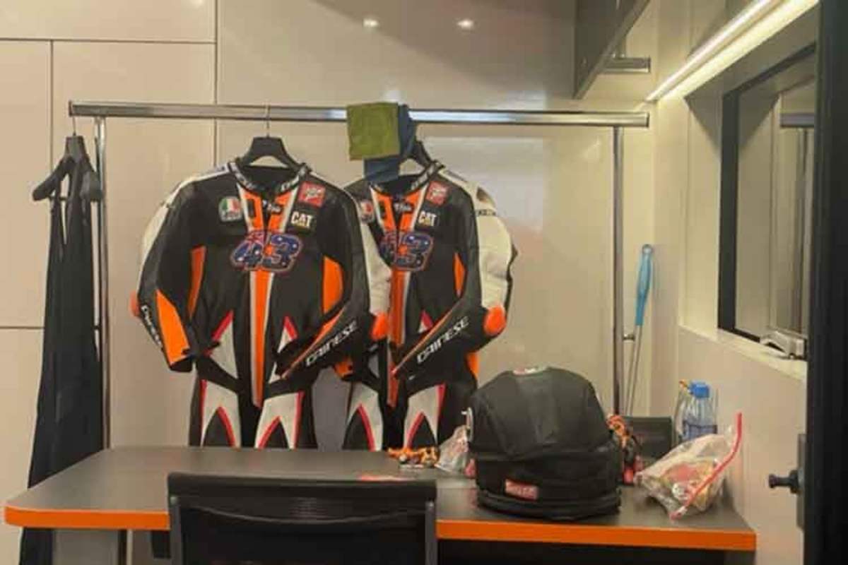 Jack Miller hat bei Red Bull KTM das Office von Oliveira beschlagnahmt und sein Testleder dort deponiert