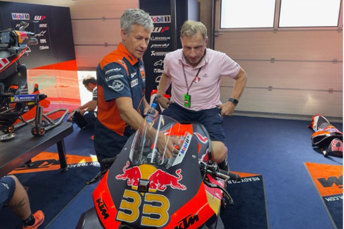 Binders Data-Recording-Ingenieur Tex Geissler mit Richy Müller