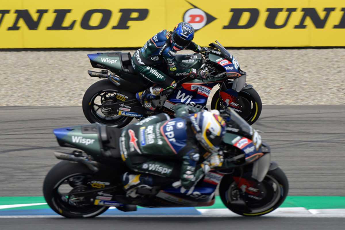 Sprint Race in Assen: Oliveira hat sich verbremst, Raúl Fernández flitzt innen vorbei