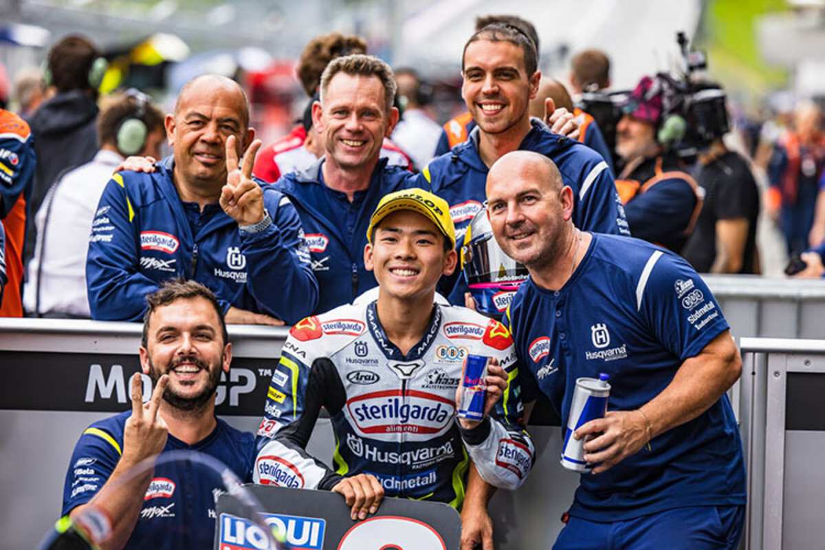 Das offizielle Husqvarna-Siegerbild von Spielberg: Biaggi fehlt, Öttl ist hinten in der Mitte zu sehen