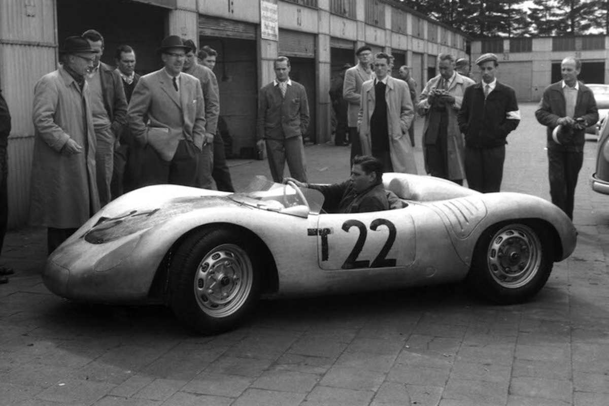 1957: Testfahrten am Nürburgring mit dem 718 RSK Spyder