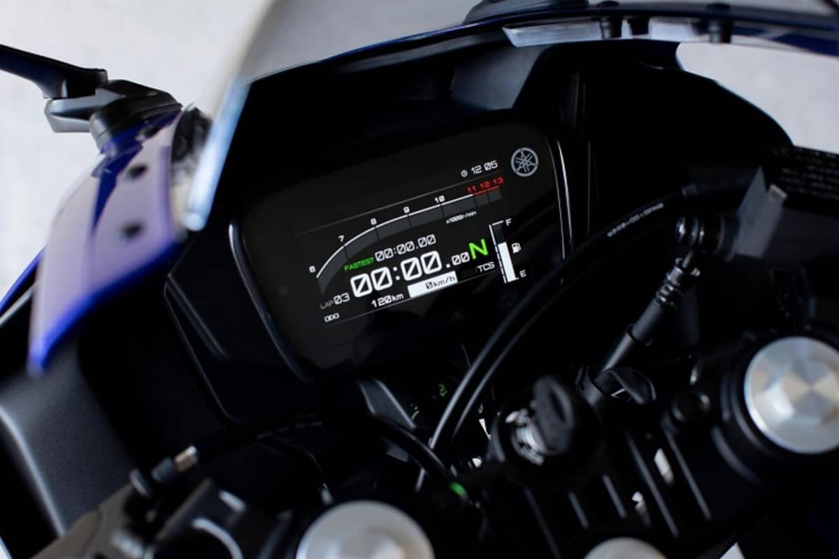 In Trackmodus signalisiert schon der Anzeigebereich des Drehzahlmessers, in welchem Bereich der Motor zu nutzen ist