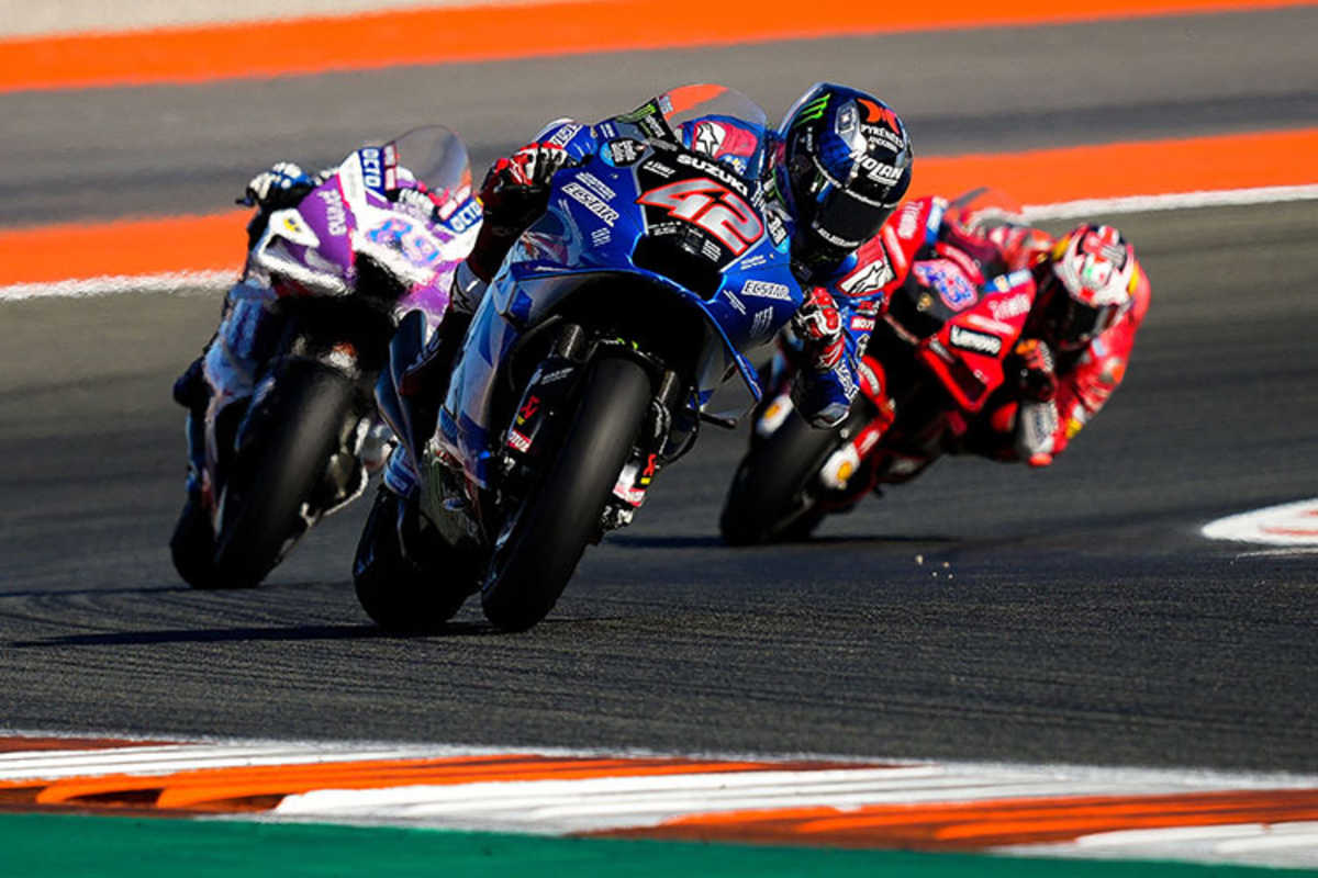 Valencia-GP 2022: Alex Rins (42) vor Jorge Martin und Jack Miller (43)