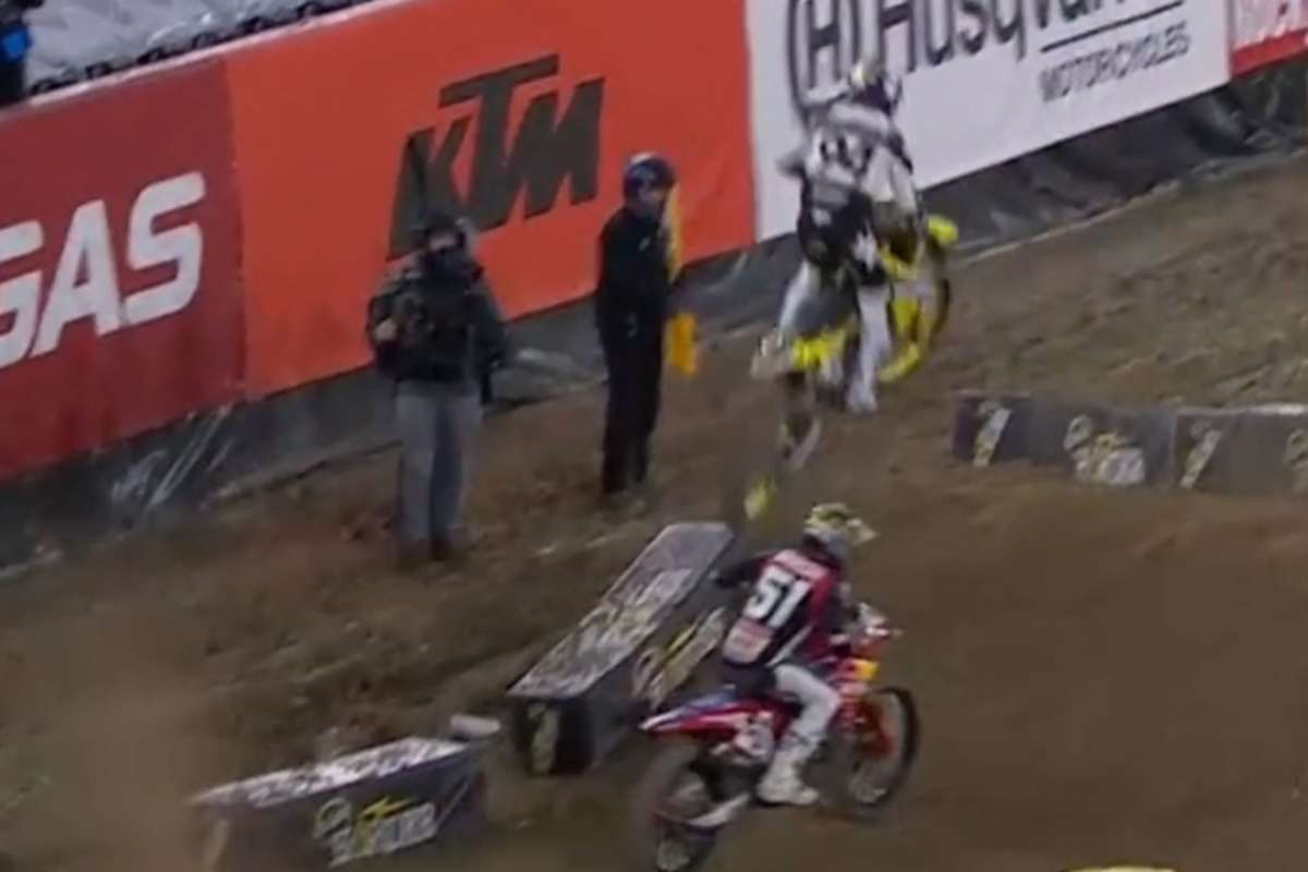 Roczen kommt auf Rang 3 liegend beinahe von der Strecke ab