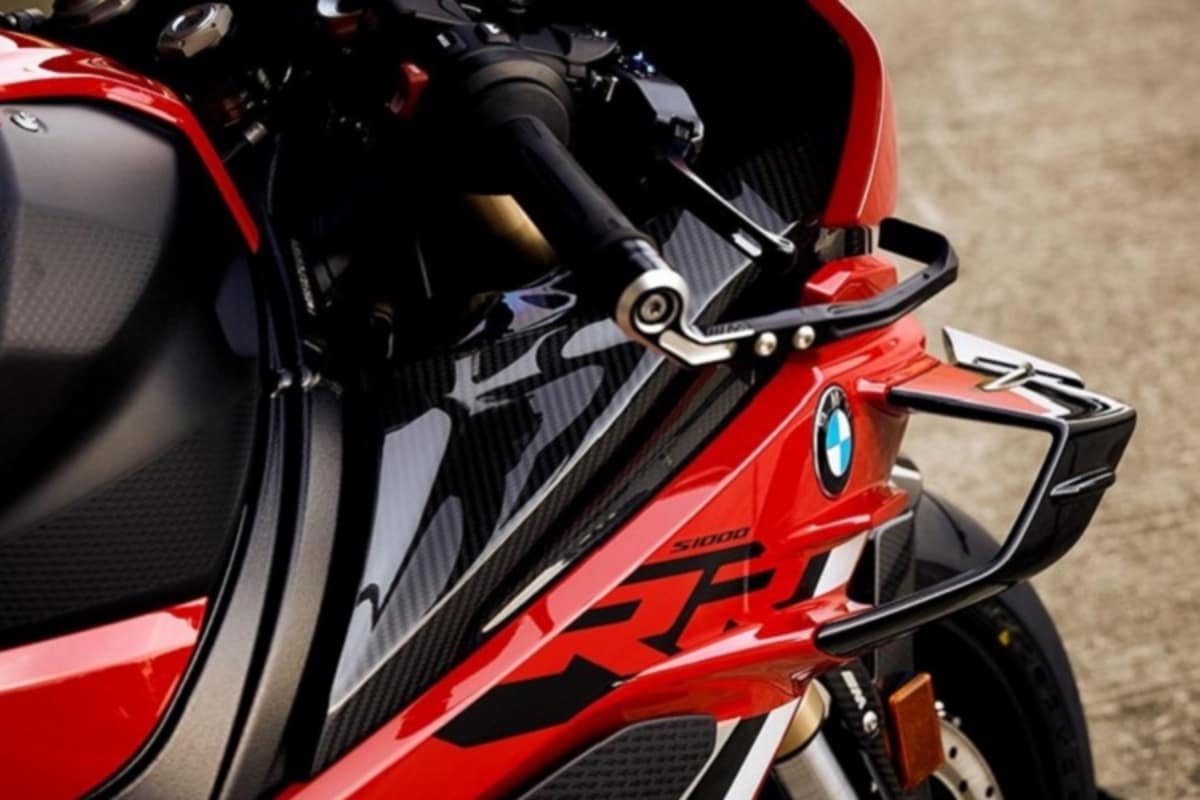 Darf an einem aktulellen Superbike nicht fehlen: Flügel für mehr Anpressdruck an der Front