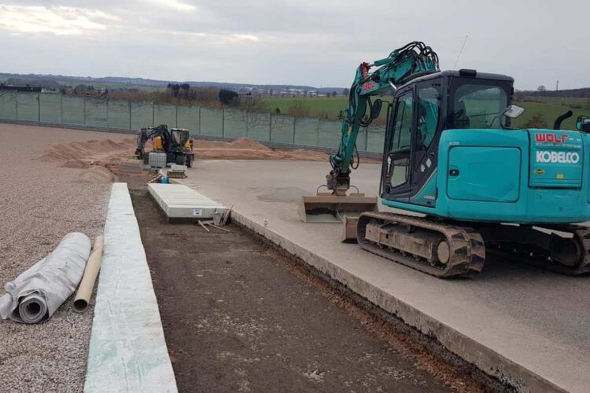 Die Arbeiten in der Zielkurve (Turn 13) schreiten voran: Auch für den Long-Lap-Penalty gibt es mehr Platz