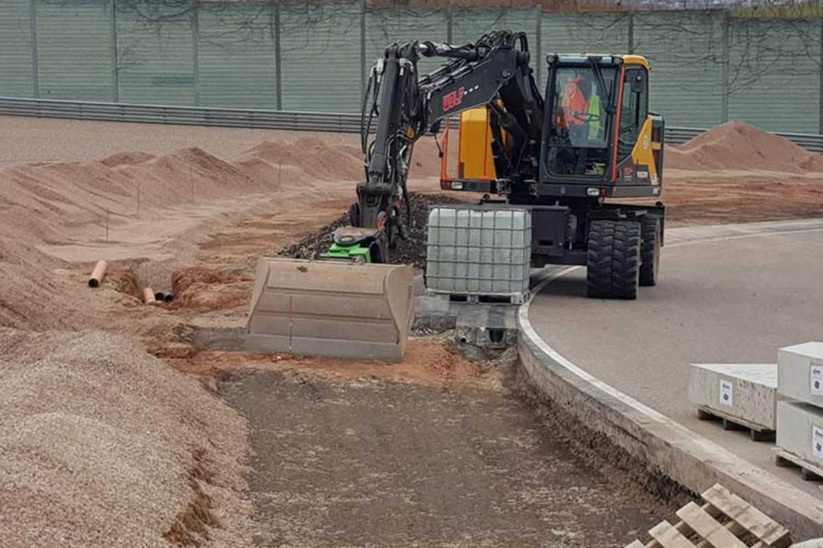 Kurve 13: Beim Rausfahren wird die Piste in Fahrtrichtung aussen verbreitert