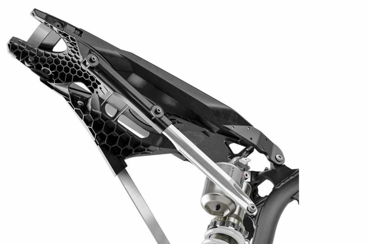 Neu: Rahmenheck aus Aluminium-Polyethylen-Verbund