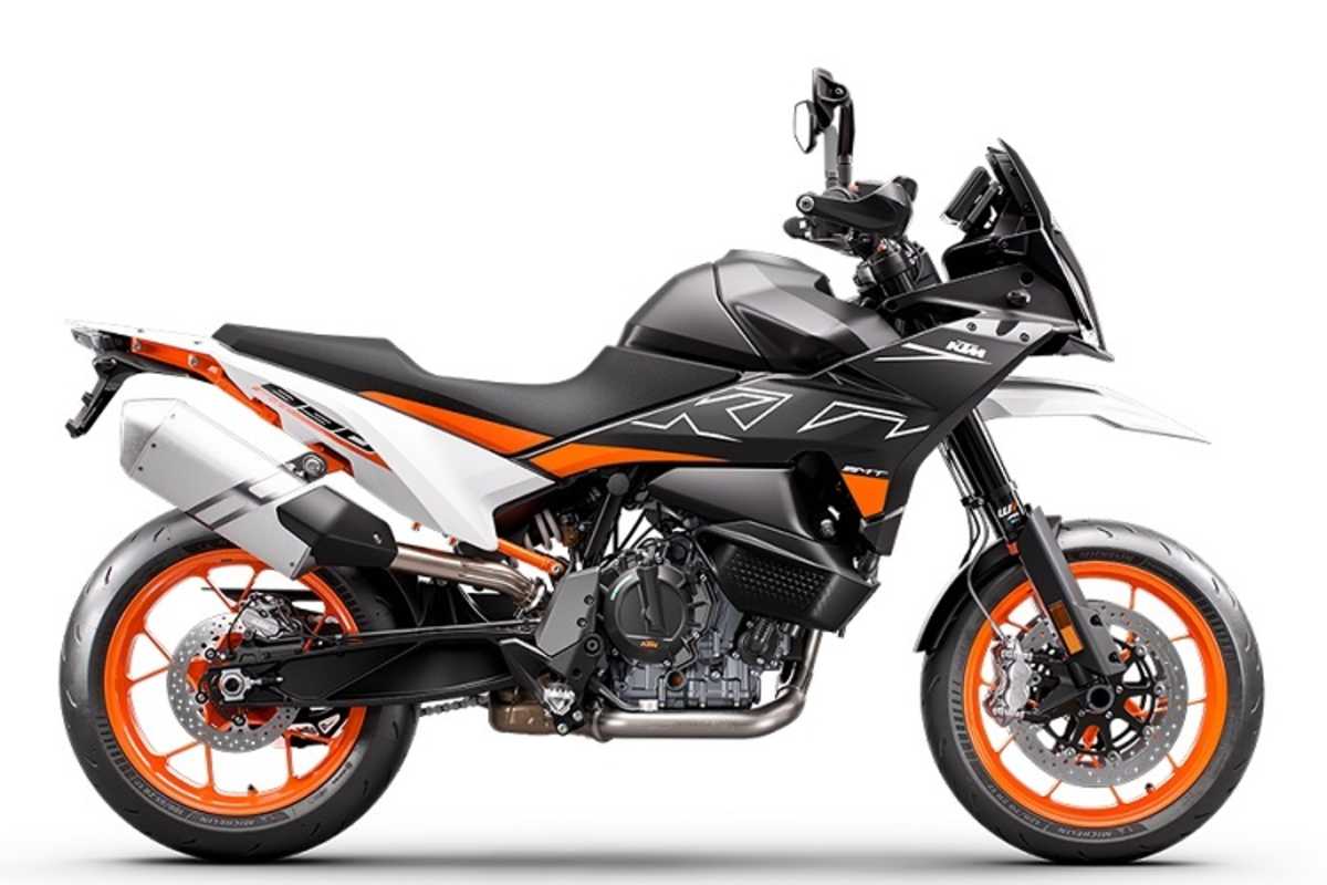 KTM 890 SMT: Man nehme die 890 Adventure und mache einige gezielte Anpassungen