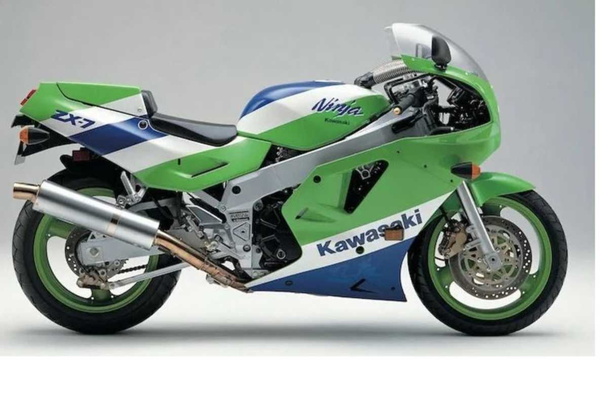 Vorbild: Kawasaki ZXR750 von 1989 - die mit den Staubsaugerschläuchen