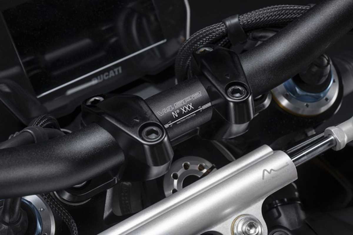 Nicht limitiert, aber durchnummeriert am Lenker: Ducati Strettfighter V4SP2