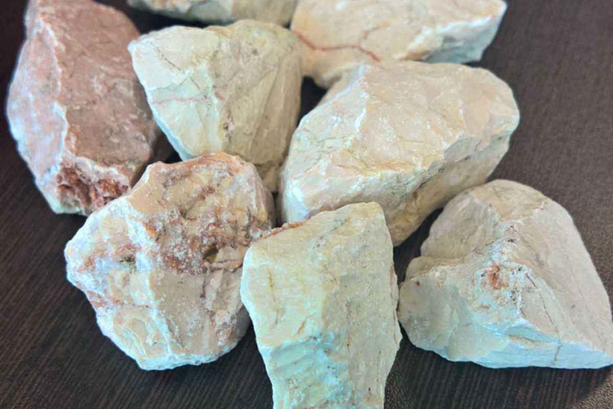 Diese Steine wurden vor einer Woche im «Kiesbett» von Turn 7 gefunden 