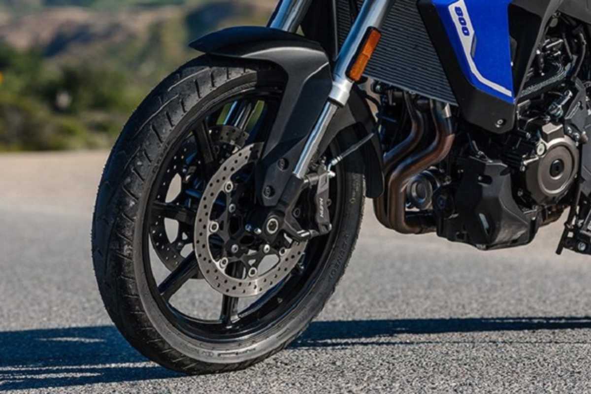 19er Vorderrad, bestückt mit leistungsfähigeren Bremszangen von Nissin