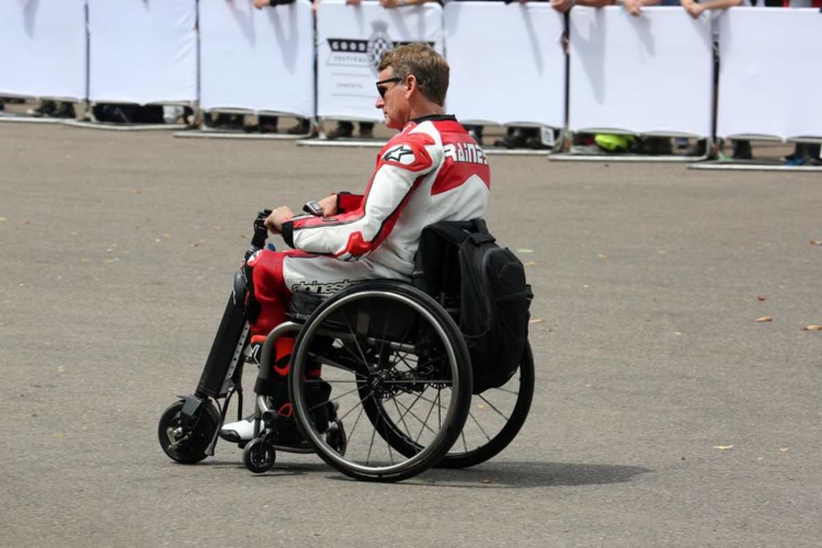 Rainey ist seit 1993 auf seinen Rollstuhl angewiesen