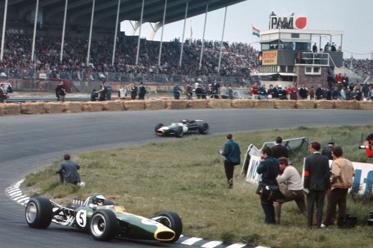 Jim Clark 1967 vor Jack Brabham