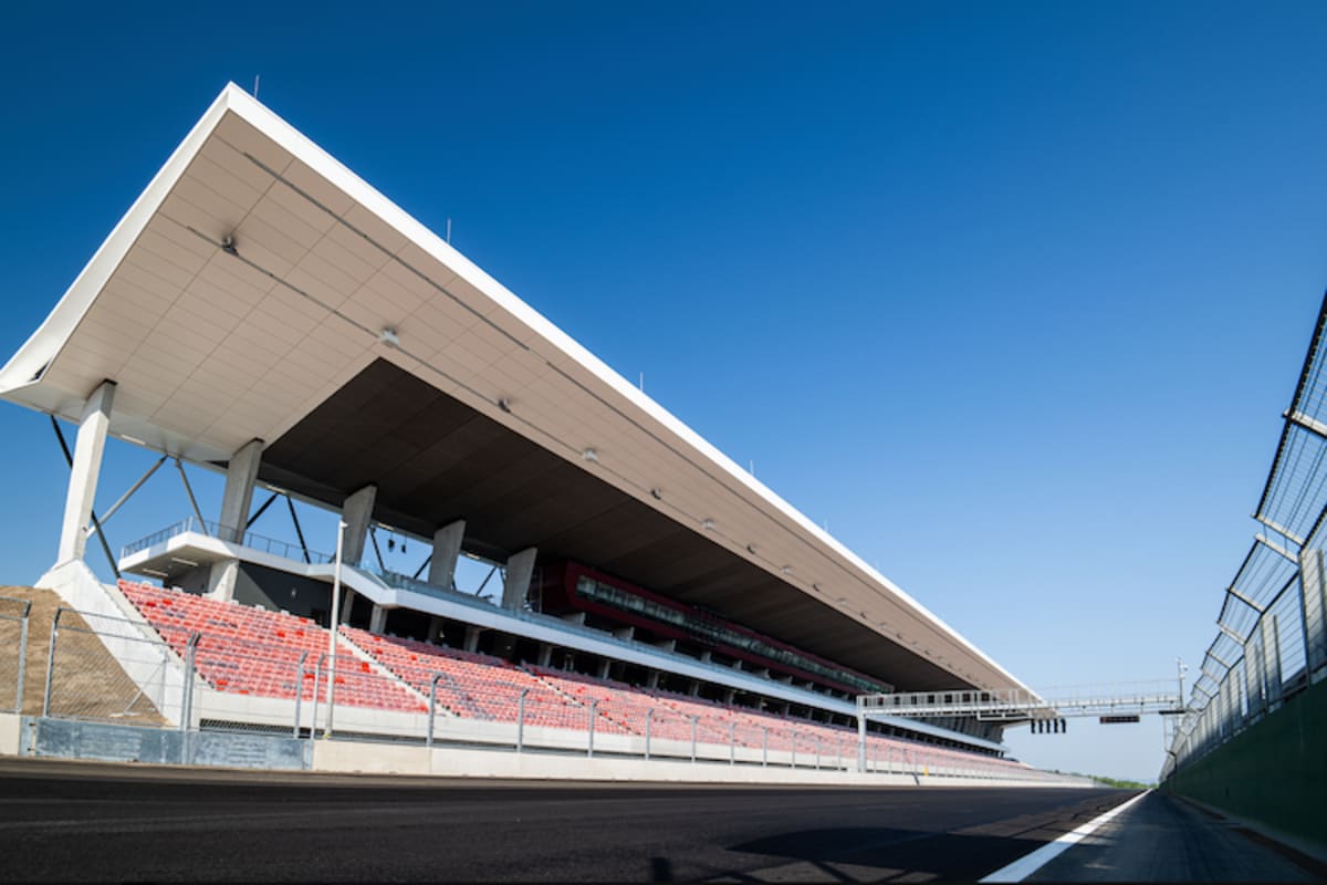 Die neue Haupttribüne