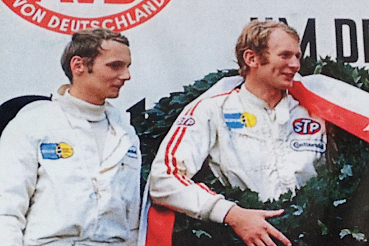 Lauda und Marko nach dem Nahkampf und mit Diskussionsbedarf auf dem Siegerpodium