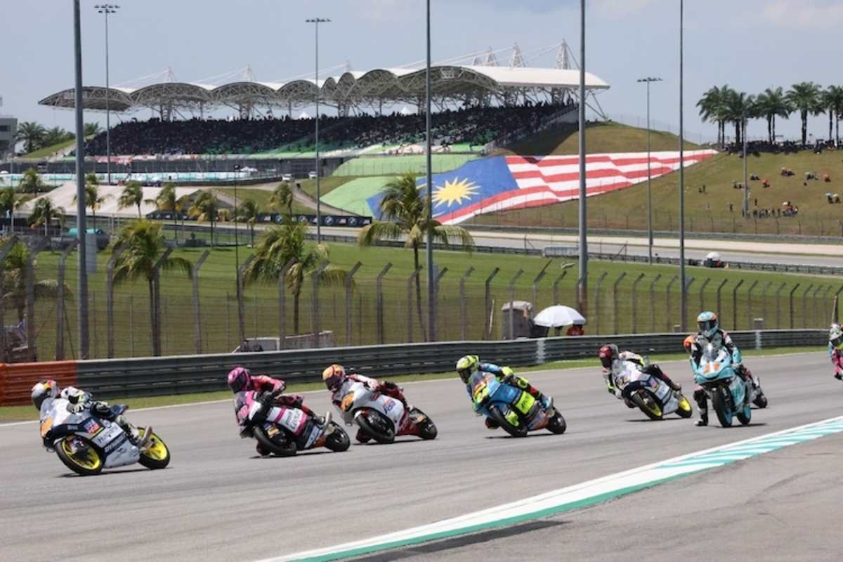 Kaputt. Pole-Setter Adrian Fernandez scheidet mit Motorschaden aus