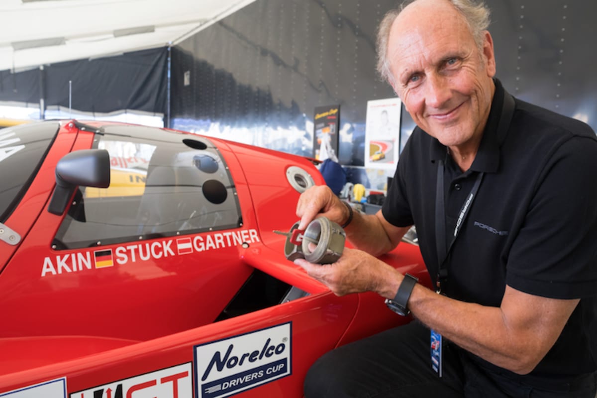 Hans-Joachim Stuck mit dem Sebring-Siegerauto