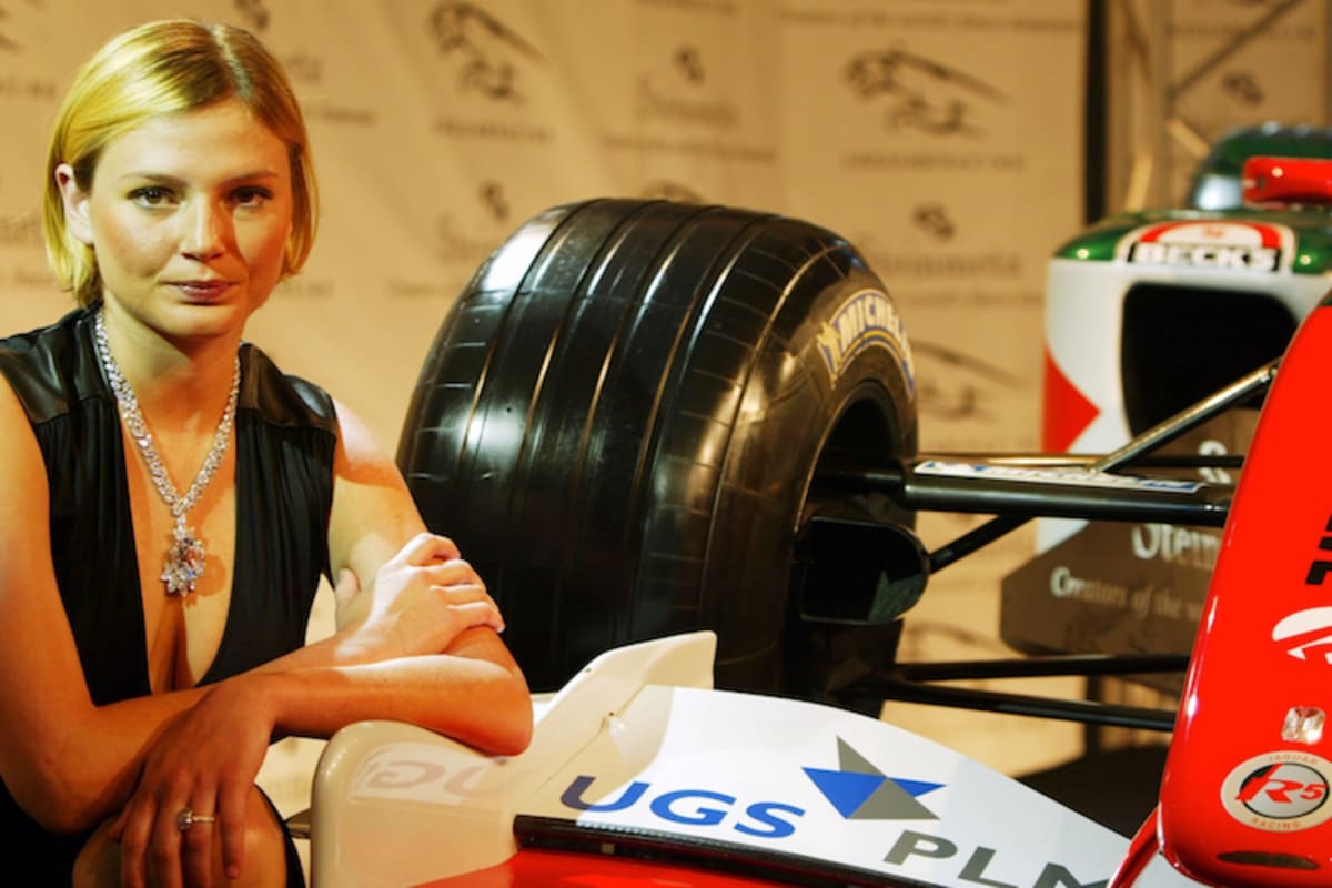 Rechts unten der, äh, Diamant auf dem Jaguar-Rennwagen