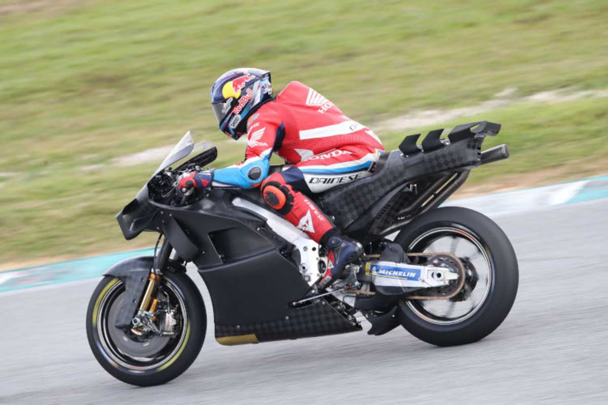 Noch mehr Flügelchen am Heck der Honda RC213V von Stefan Bradl