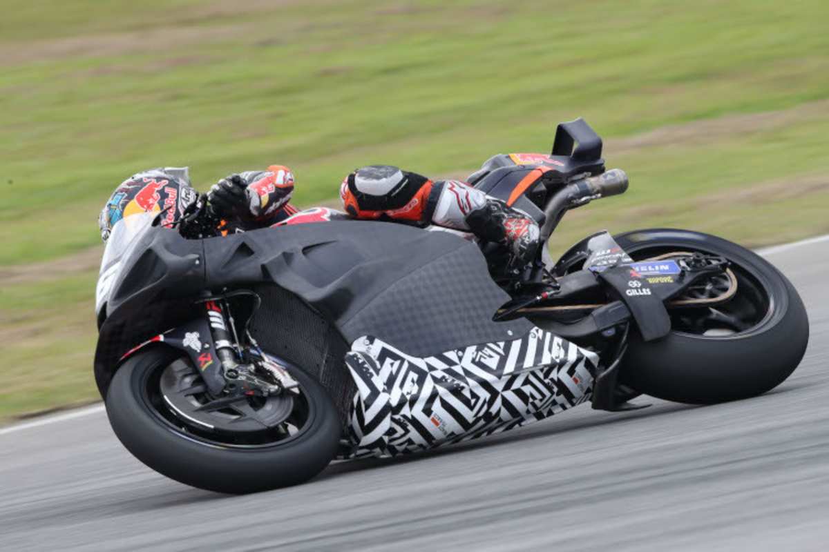 Dani Pedrosa testet unter anderem ein Aero-Paket an der RC16