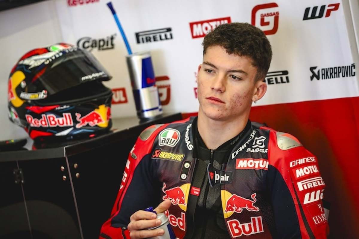 Gleiches Team aber neue Farben. Daniel Holgado, noch mit lädierter Hand vor dem Saisonstart